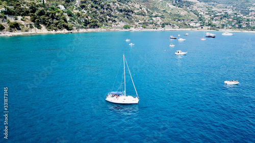 barca a vela dall'alto