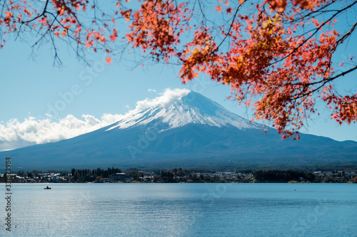 mountain Fuji in autumn and clear sky in Japan © Pto.Ae