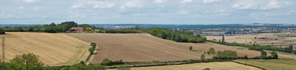 Fototapeta premium Paysage agricole en auvergne