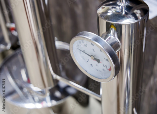 Thermometer for temperature control on a distiller