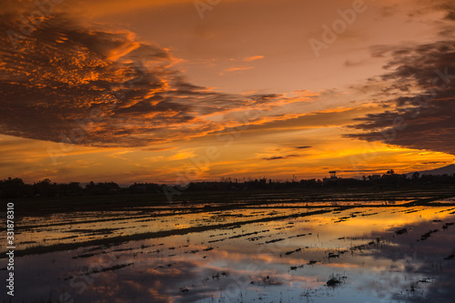  began to prepare farming plots for the beautiful sky when the sun began to set the horizon.