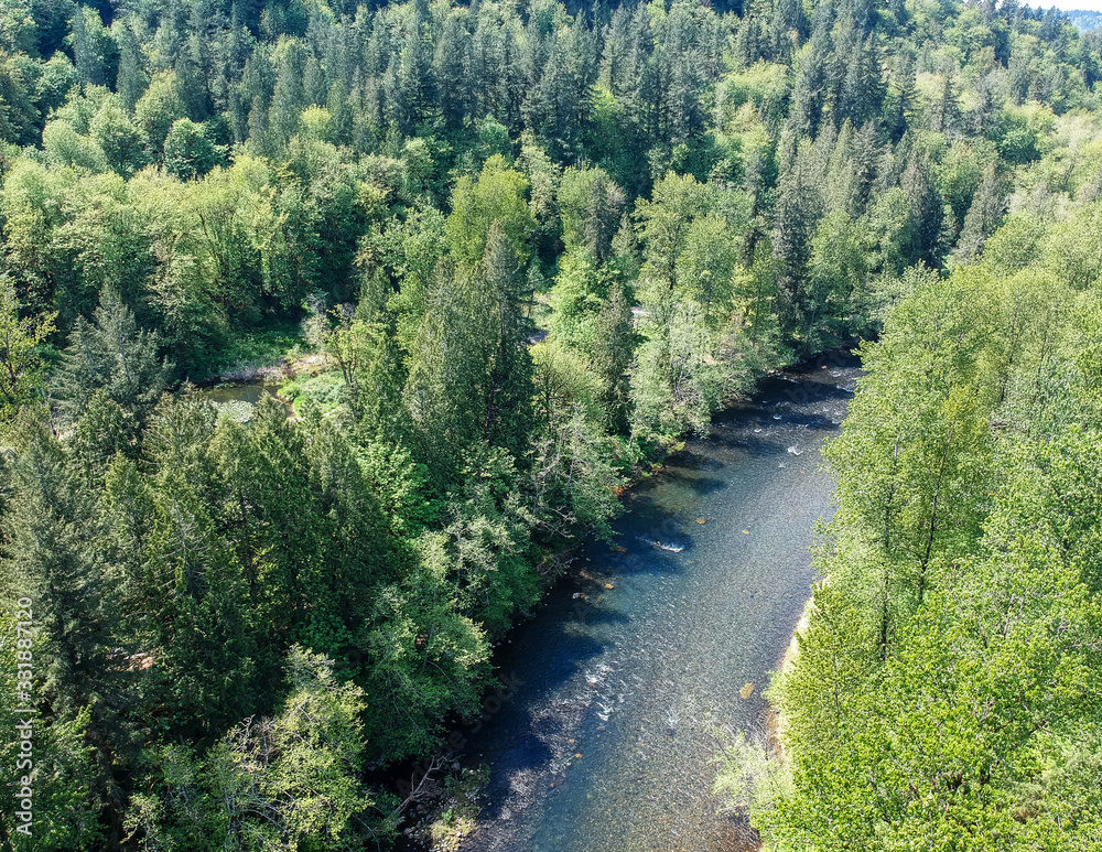 Obraz premium Fabulous aerial photography of Flaming Geyser State Park and the Green River on a partly cloudy summer day in Auburn Washington State