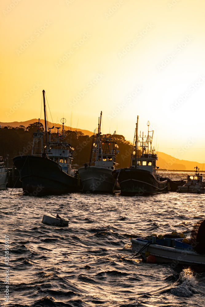 Fototapeta premium 夕方の漁港