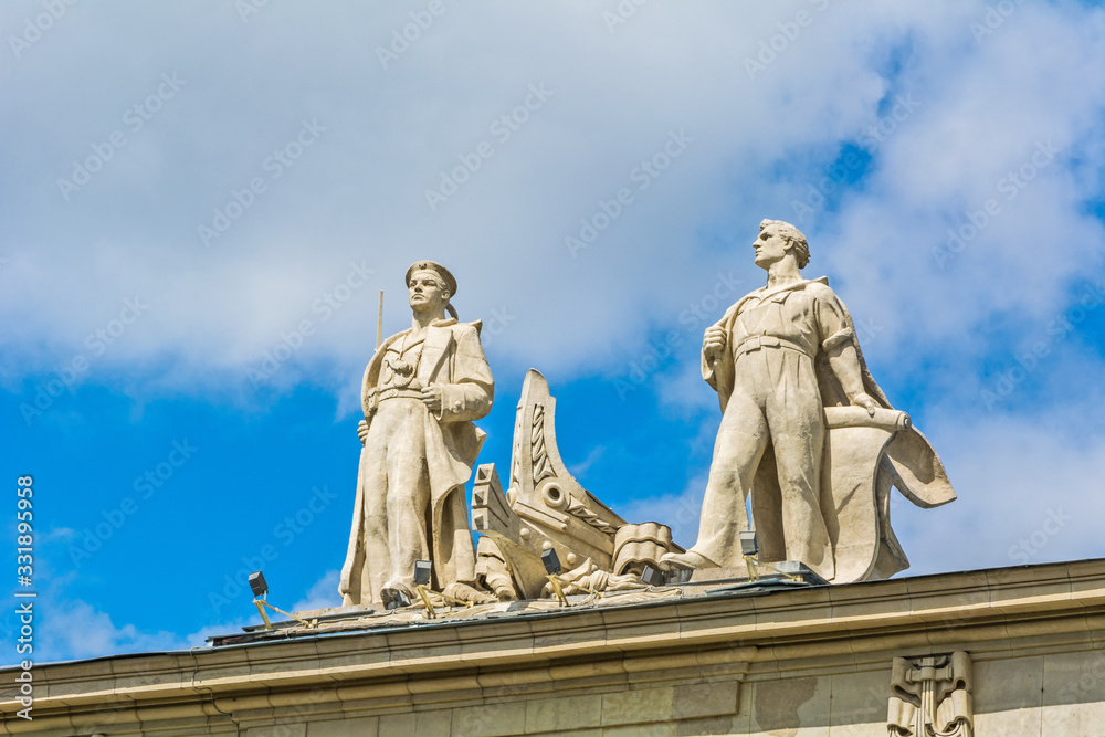 Soviet neoclassicism - statues of a sailor and engineer
