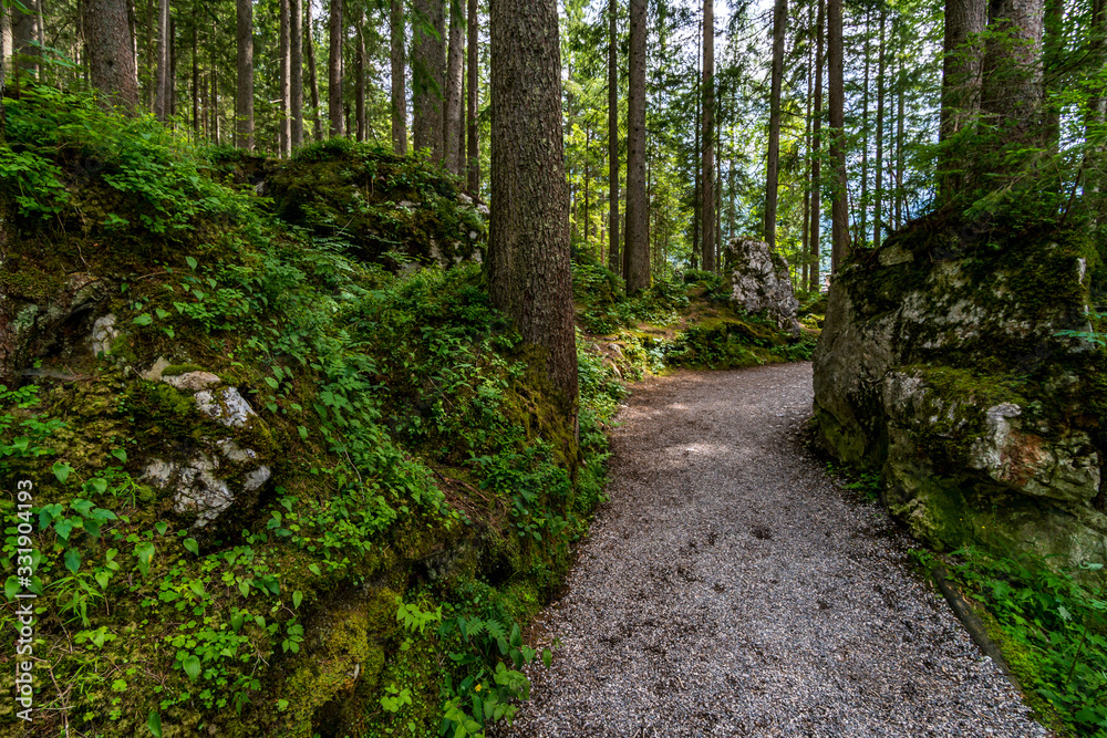 Fototapeta premium Fantastic round hike around the beautiful Eibsee at the Tiroler Zugspitze Arena