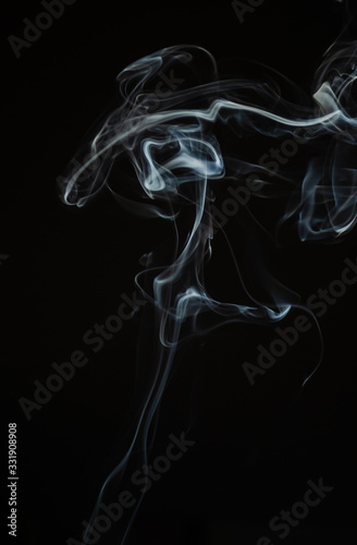 Fototapeta Naklejka Na Ścianę i Meble -  Biały dym na czarnym tle