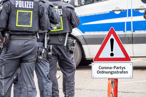Warnschild Ordnungsstrafen Corona-Partys Ordnungsamt