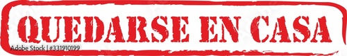 sello rojo con la escritura "quedarse en casa"