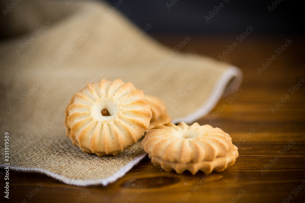 sweet crispy cookies round with a filling of condensed milk sweet crispy cookies round with a filling of condensed milk