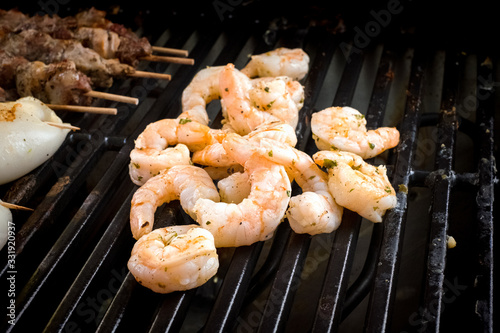 Shrimps, Souvlaki, Kalamari grillen photo