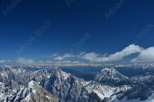 snowy mountain peaks seen from the Zugspitze © Ben T.