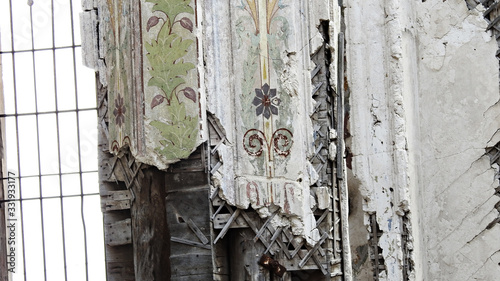 Wall of a destroyed church © Nick-Luhminski