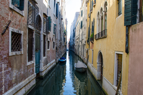 canali a venezia © graphicfootage