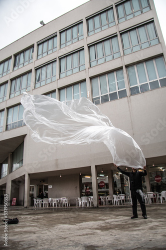Картината върху платно Plastica in aria performance artistica