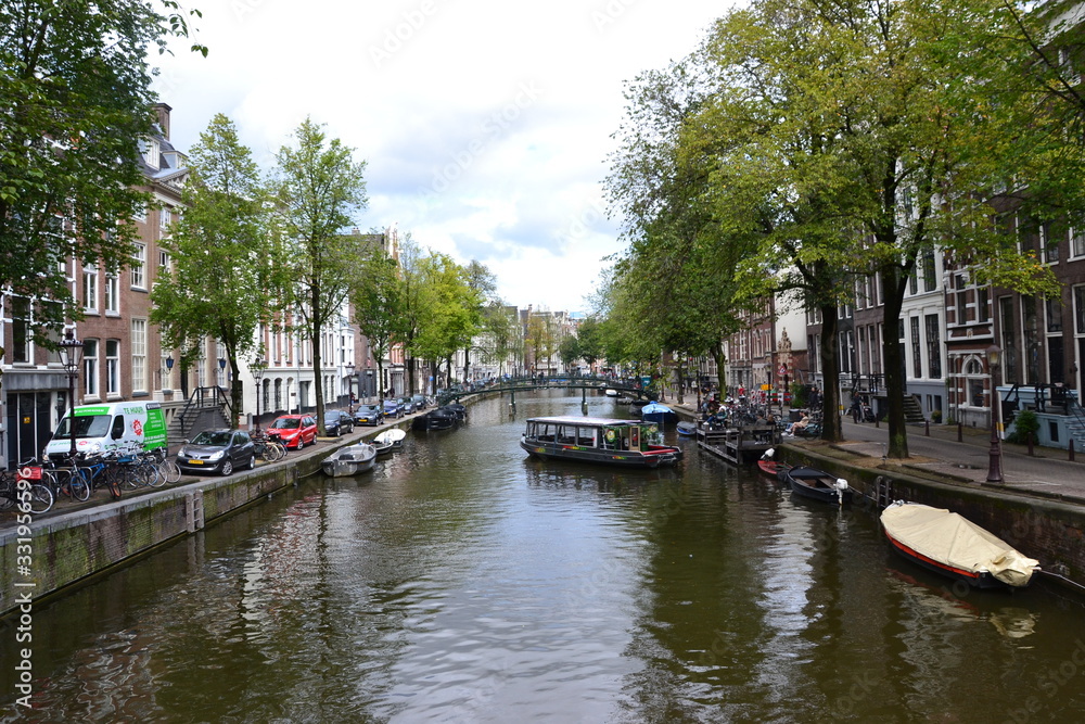 canaux et immeubles de amsterdam en hollande