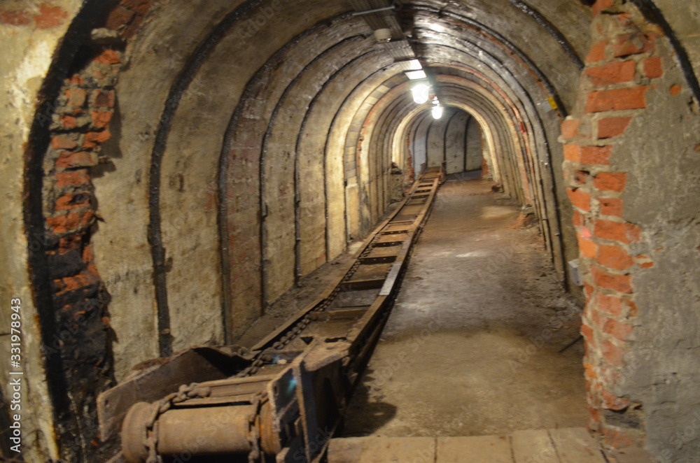 Podziemny chodnik w kopalni węgla, Wałbrzych - obrazy, fototapety, plakaty 