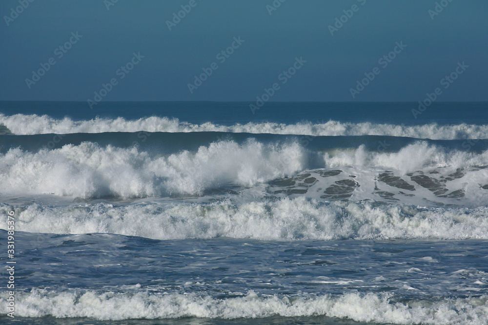 Vagues déferlantes océan atlantique