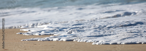 Canvas-taulu Ecume de mer en bord de plage