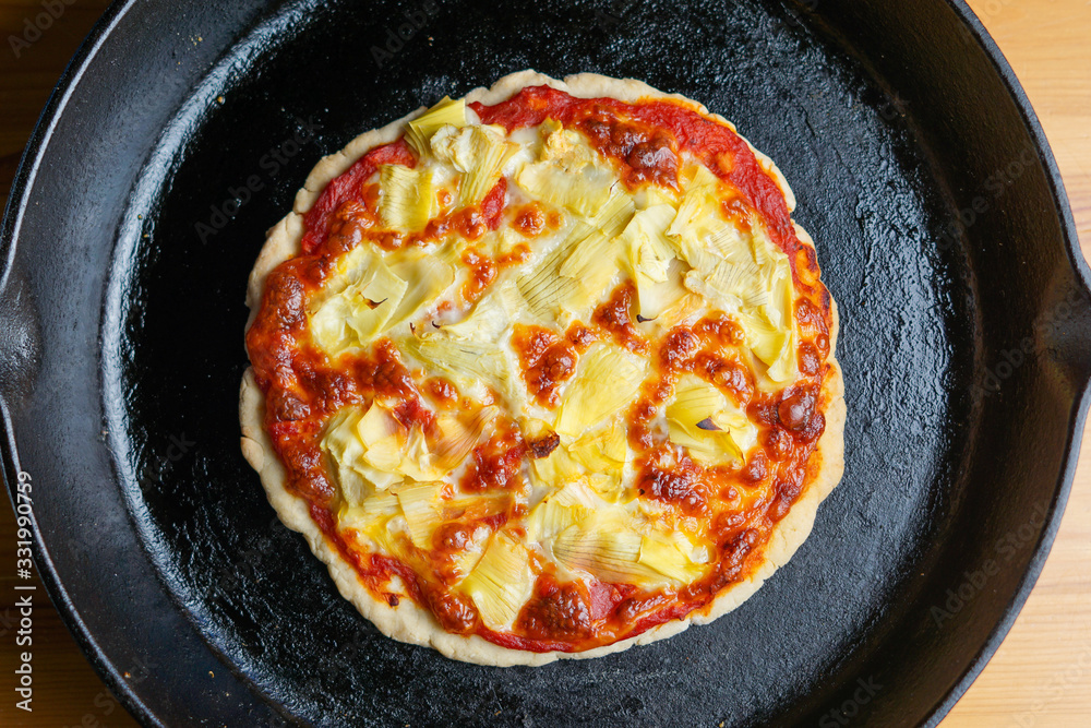 Cast-iron pizza with artichokes Cast-iron pizza with artichokes