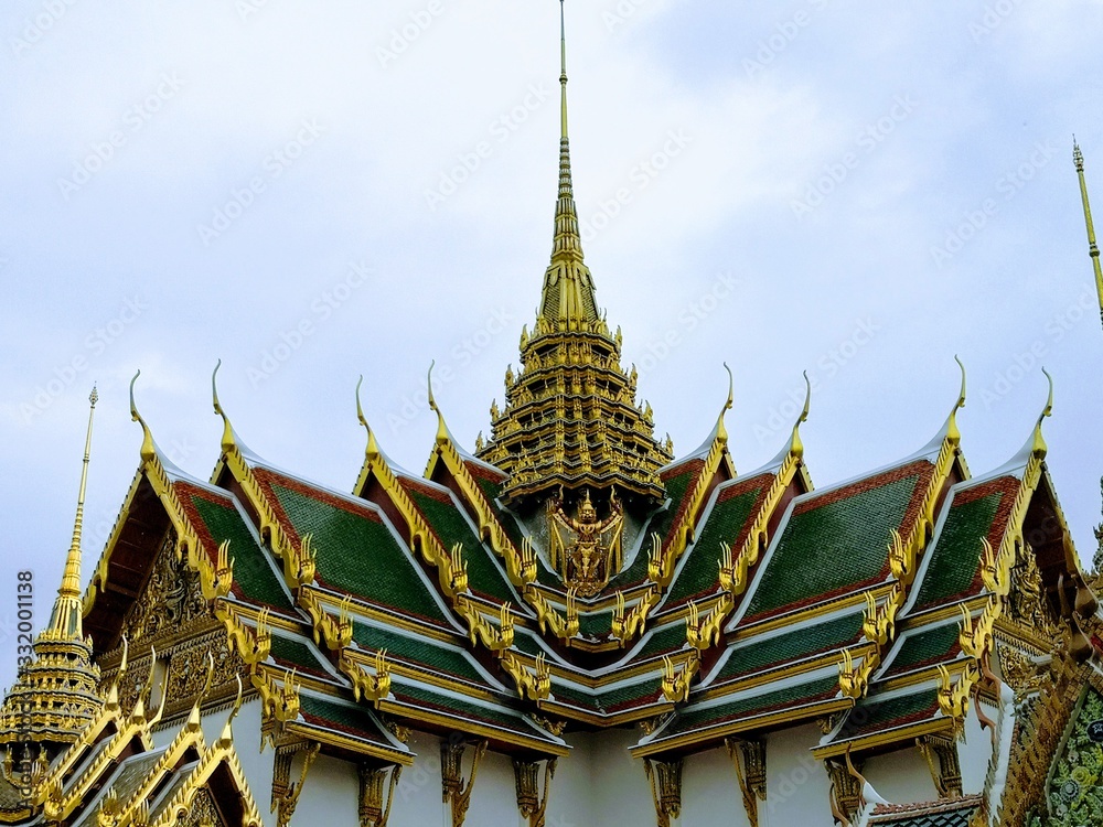 Fototapeta premium toit temple vert