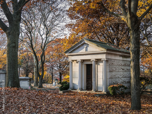 Fotografie, Obraz Mausoleum in a cemetery in autumn