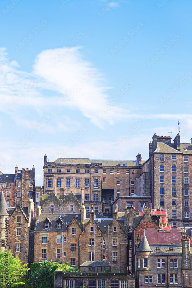 Fototapeta premium Edinburgh Castle and Old Houses of the Old Town