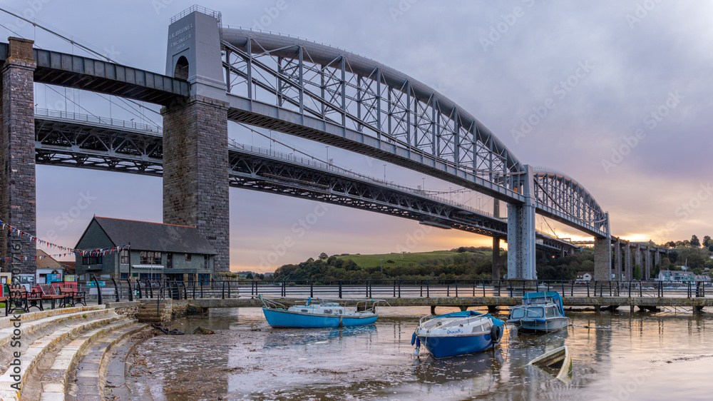 Obraz premium bridge over the river