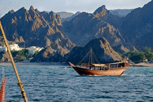 Tableau sur toile Dhow sunset cruise 04