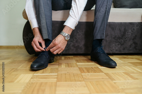  Businessman preparing for business meeting