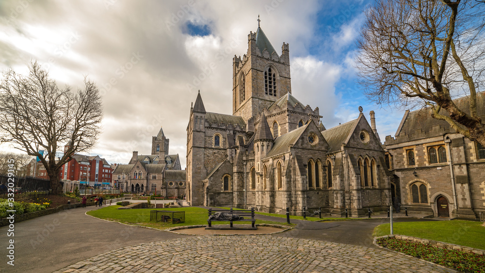 Obraz premium Beautiful scene daylight Dublin Ireland capital landscape city urban area old town modern office building Christ Church