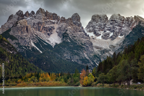 Fototapeta Naklejka Na Ścianę i Meble -  Autumn evening on Lake Landro in the Dolomites (Italy)