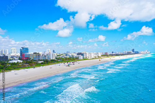 Miami Beach beach and Fort Lauderdale beach closed due to coronavirus COVID-19 © Venu