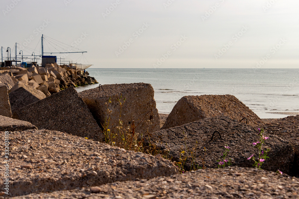 Φωτογραφία Modular concrete block riprap at the Port of Senigallia, Province of Ancona, Mar