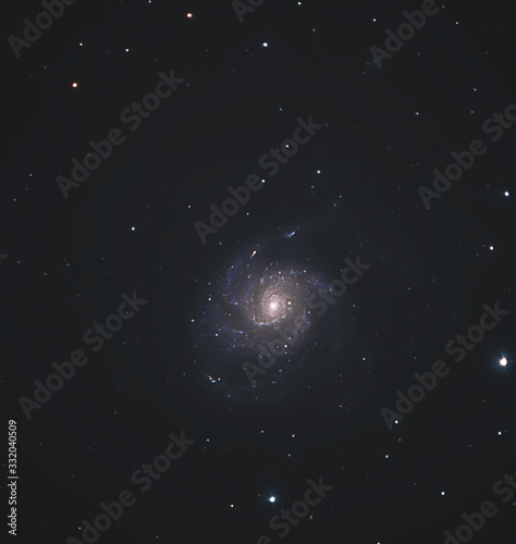 Pinwheel Galaxy - una spirale nello spazio profondo © BlkAng3L