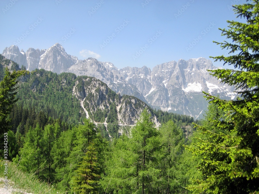 Gebirgskette in Kärnten, Berge, Österreichische Alpen, Berge und Wald