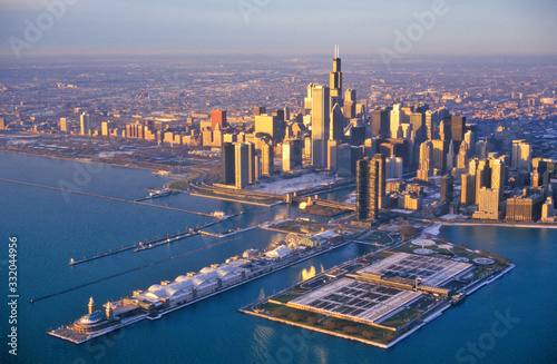 Fototapeta Naklejka Na Ścianę i Meble -  The Chicago Skyline at Sunrise, Chicago, Illinois