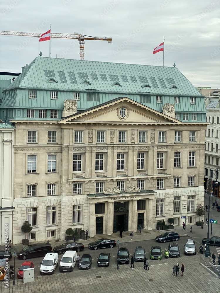Obraz premium vienna first district, vienna famous places, view over vienna, over the roofs of vienna, Sightseeing in vienna, pedestrian zone vienna, am hof vienna, graben vienna