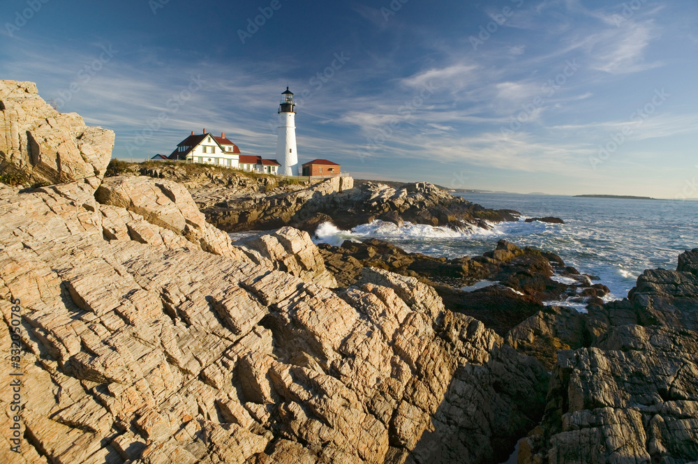Obraz premium Sunrise view of Portland Head Lighthouse, Cape Elizabeth, Maine