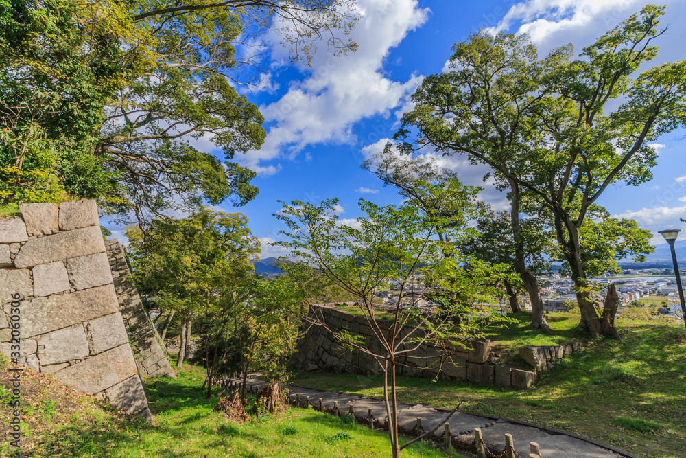秋の丸亀城の搦手の風景