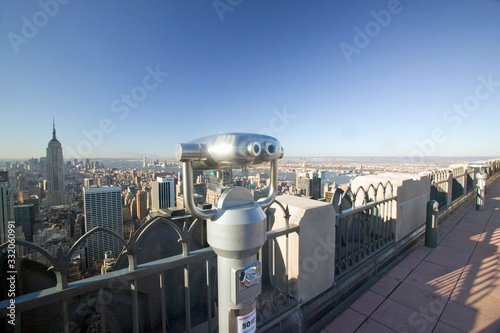 Viewer scope to look at panoramic view of New York City from ÒTop of the RockÓ viewing area at Rockefeller Center, New York City, New York