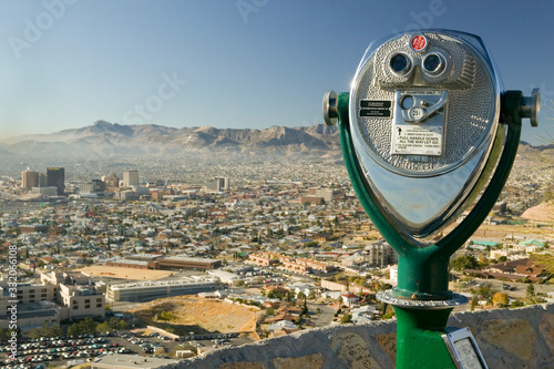 Obraz na plátně Long range binoculars for tourists and panoramic view of skyline and downtown of