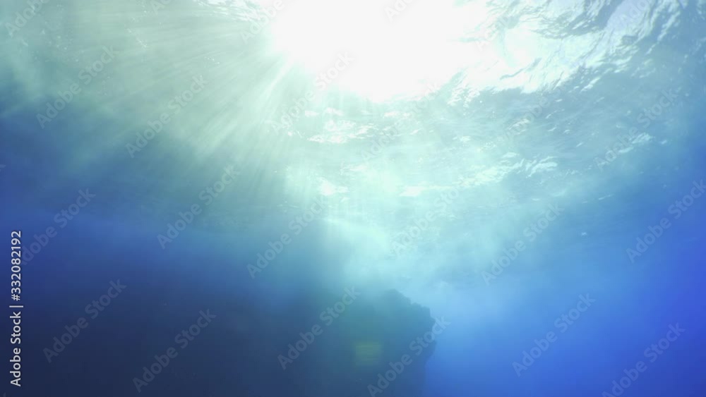 海底から見た空 太陽光 海面 海底から見た空 太陽光 海面