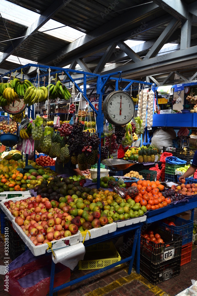 Obraz premium Scale, Fruits and Vegetables in the Market with no people