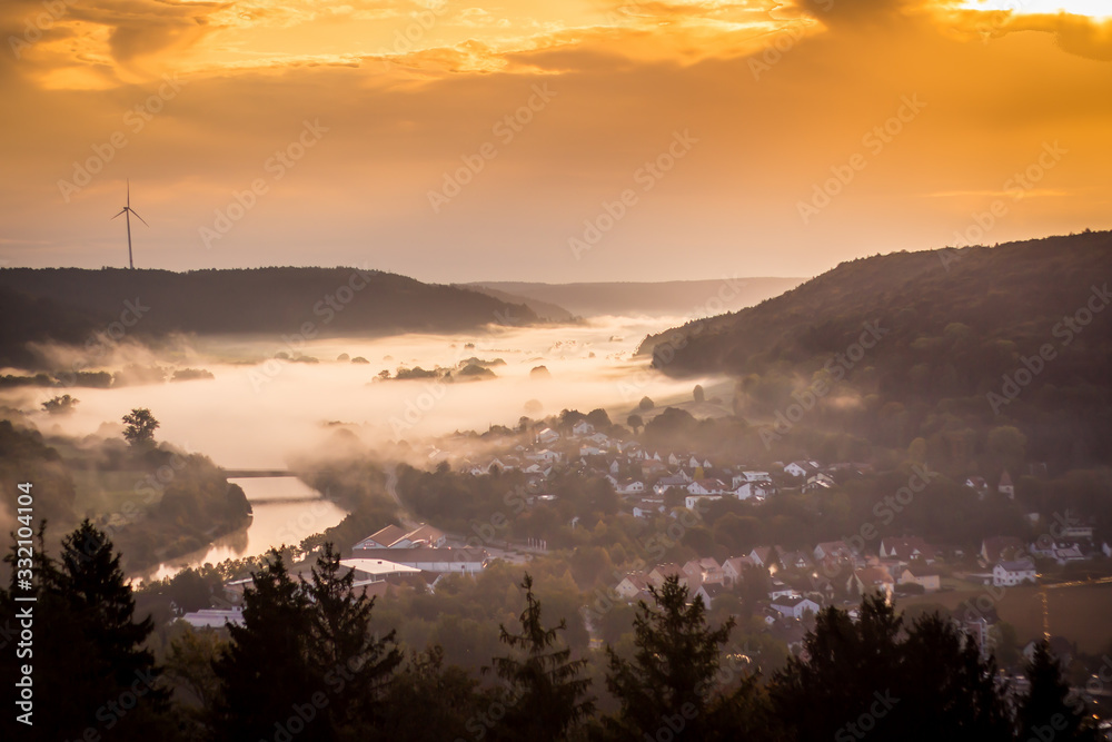 Obraz premium Nebelstadt