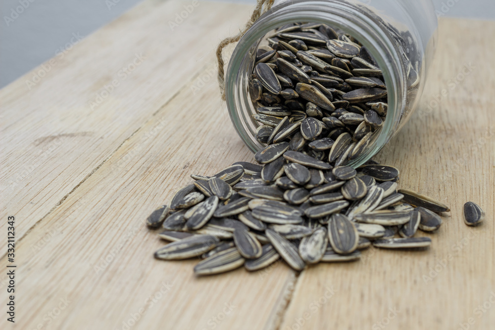 Black sunflower seeds - Helianthus annuus