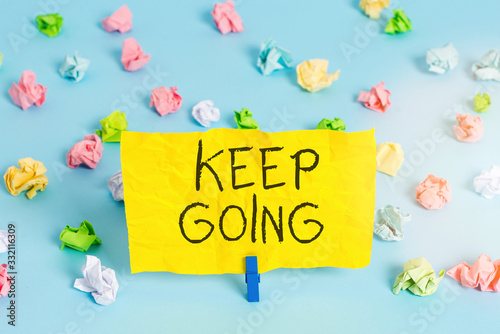 Foto Handwriting text writing Keep Going