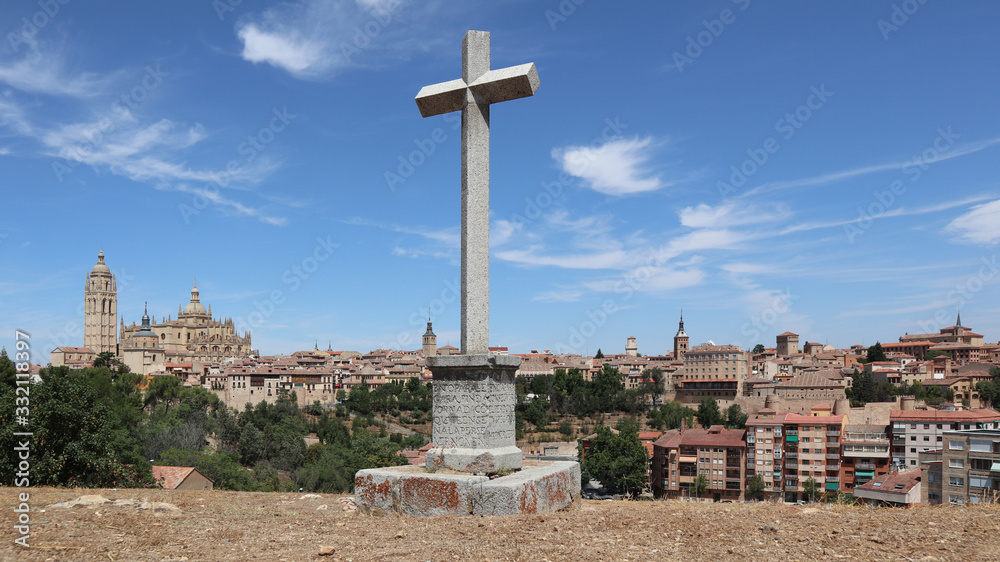Aussicht über die mittelalterliche spanische Stadt Segovia