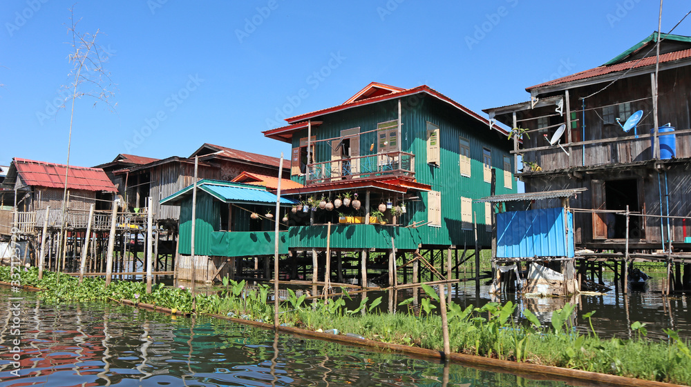 Typische Häuser auf dem Inle Lake, Myanmar