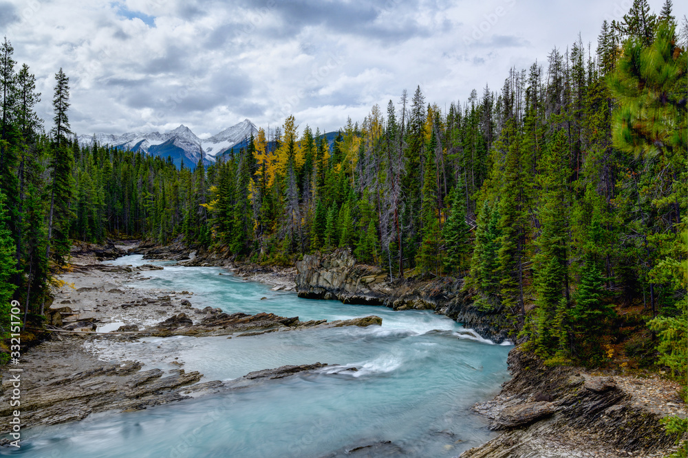 Natural Bridge Falls, Yoho Alberta Kanada travel destination Natural Bridge Falls, Yoho Alberta Kanada travel destination