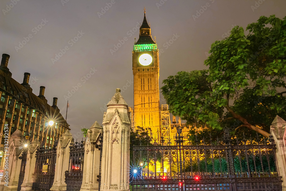 The Big Ben clock tower at night, London, UK. - obrazy, fototapety, plakaty 